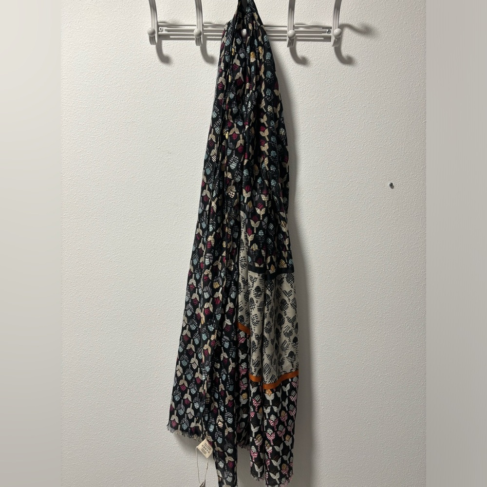 Pretty Persuasions Women's Patterned Scarf - New with Tags